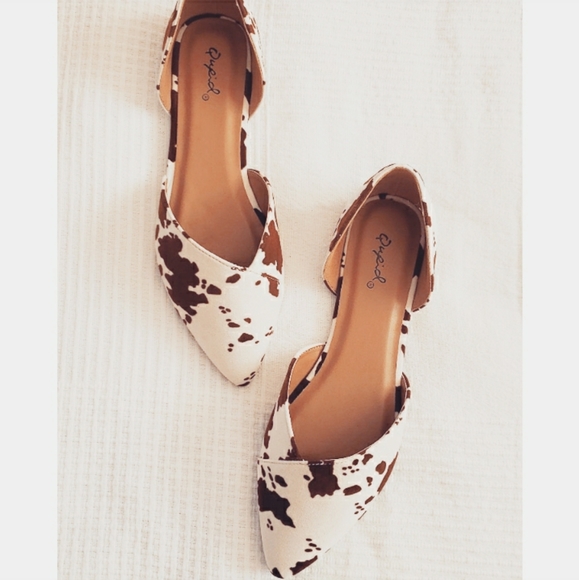 Shoes - 🆕️Winter collection🤎💫 Cow print Flats